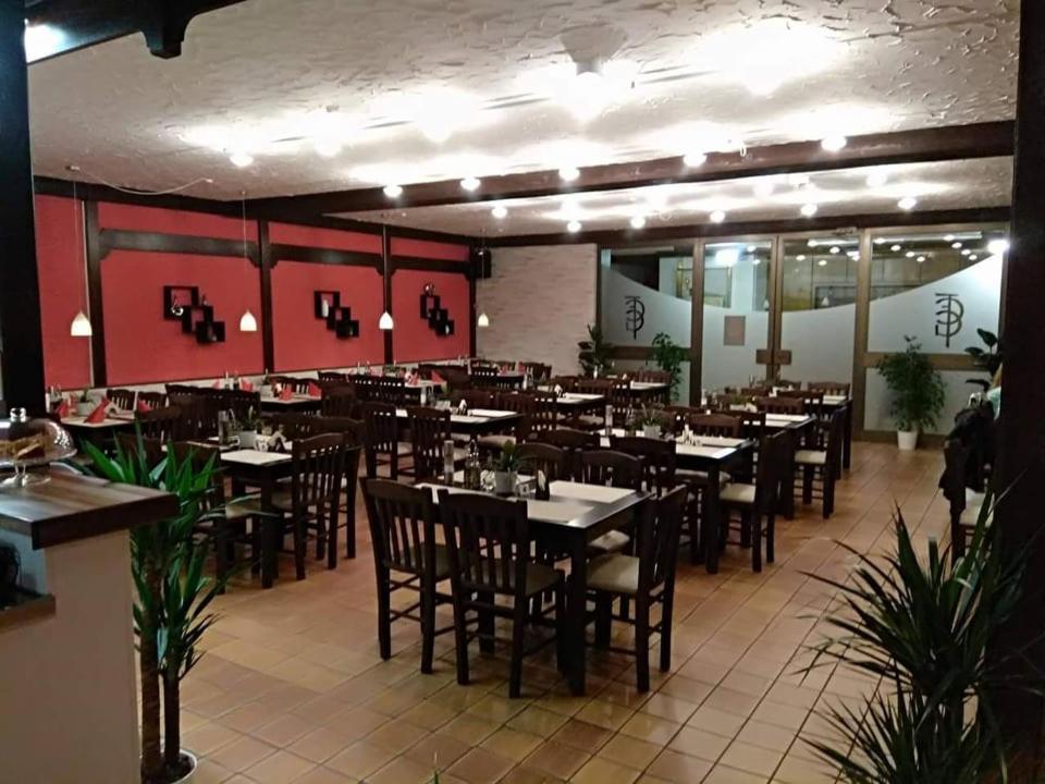 Restaurant El Greco Hostel Gundelfingen an der Donau Exterior photo